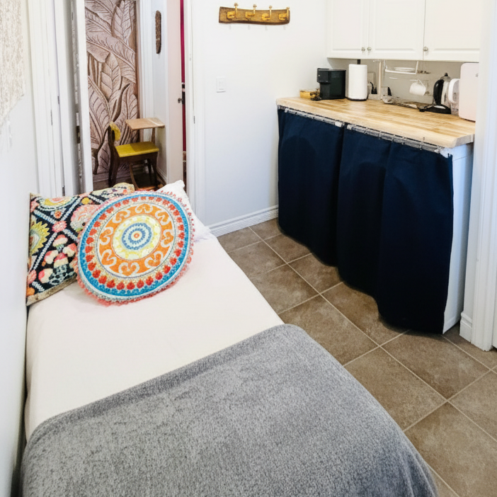 Private Room / Self Entry / AC / Patio / River Trails